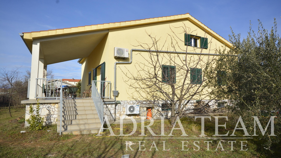 HOUSE ON A QUIET LOCATION - KRK, LINARDIĆI