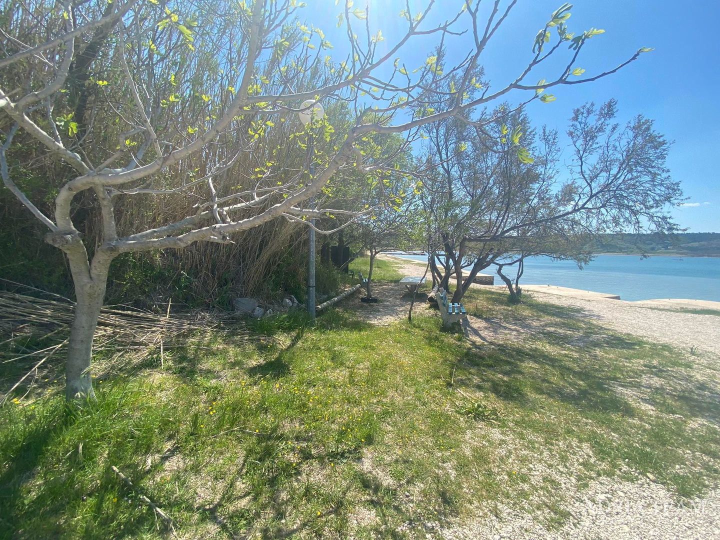 GRAĐEVINSKO ZEMLJIŠTE - 1362 m2, PRVI RED DO MORA!!! IZVRSNA PRILIKA! RAŽANAC - RTINA