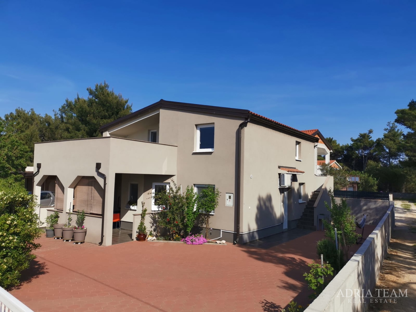 APARTMANSKA KUĆA S 3 APARTMANA - VIR