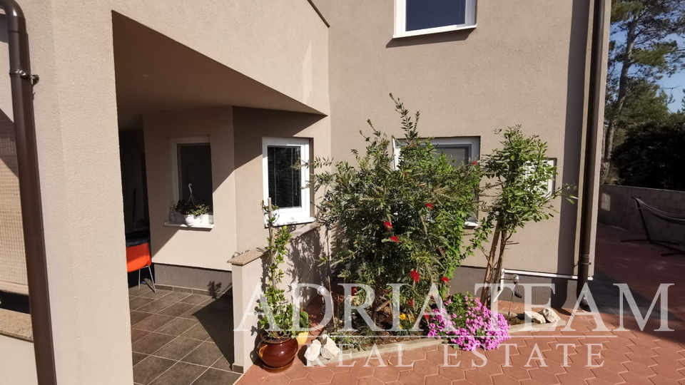 APARTMANSKA KUĆA S 3 APARTMANA - VIR