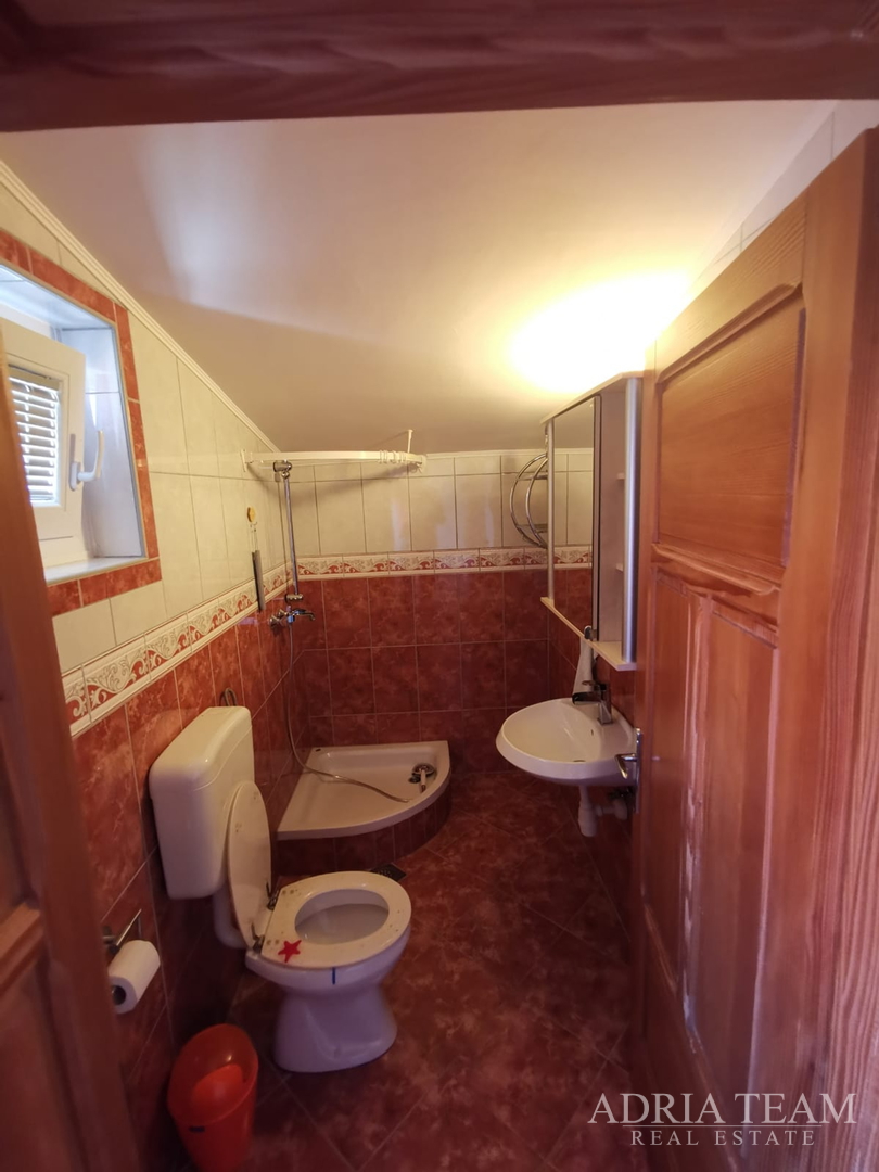 APARTMANSKA KUĆA S 3 APARTMANA - VIR