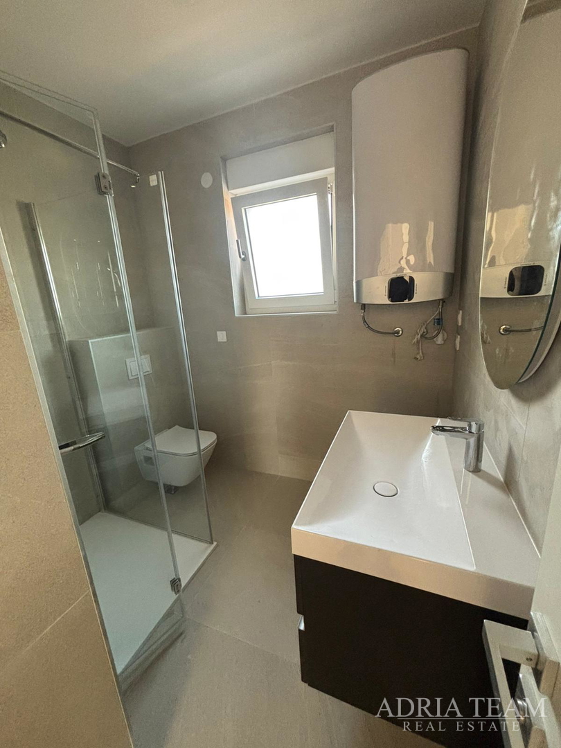 APARTMENT NEAR THE BEACH, NEW CONSTRUCTION, 150 m FROM THE SEA - PRIVLAKA