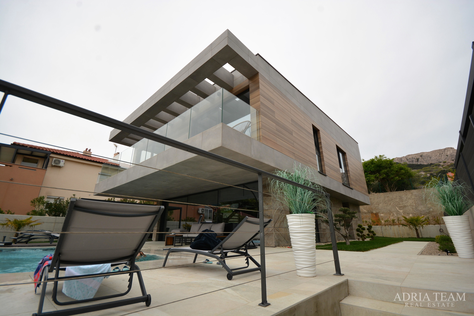 MODERNA VILA U INDUSTRIJSKOM STILU - BAŠKA, KRK