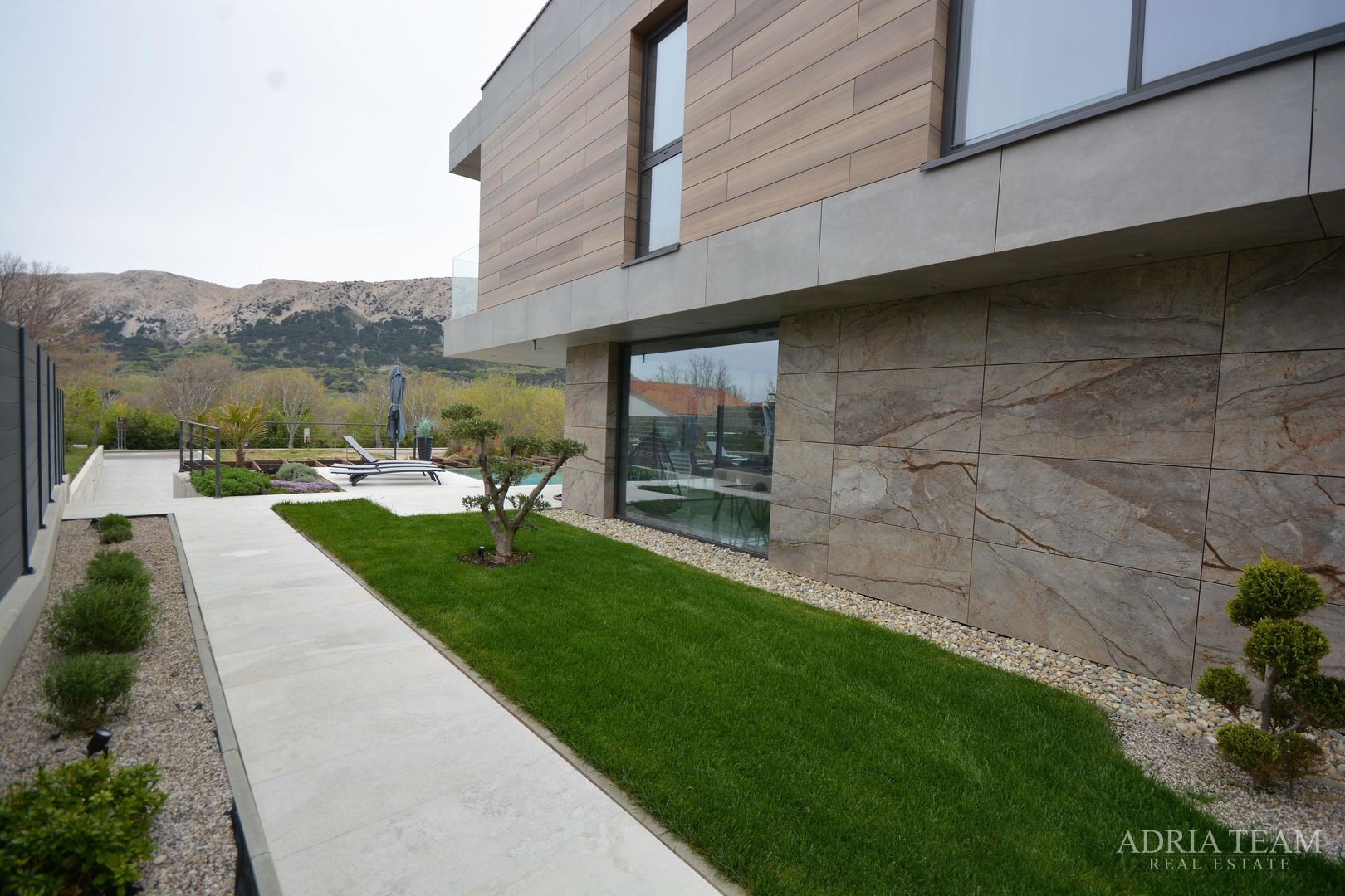 MODERNA VILA U INDUSTRIJSKOM STILU - BAŠKA, KRK