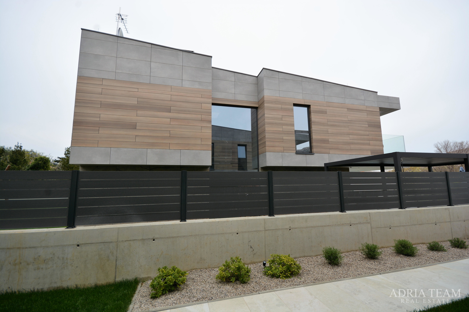 MODERNA VILA U INDUSTRIJSKOM STILU - BAŠKA, KRK