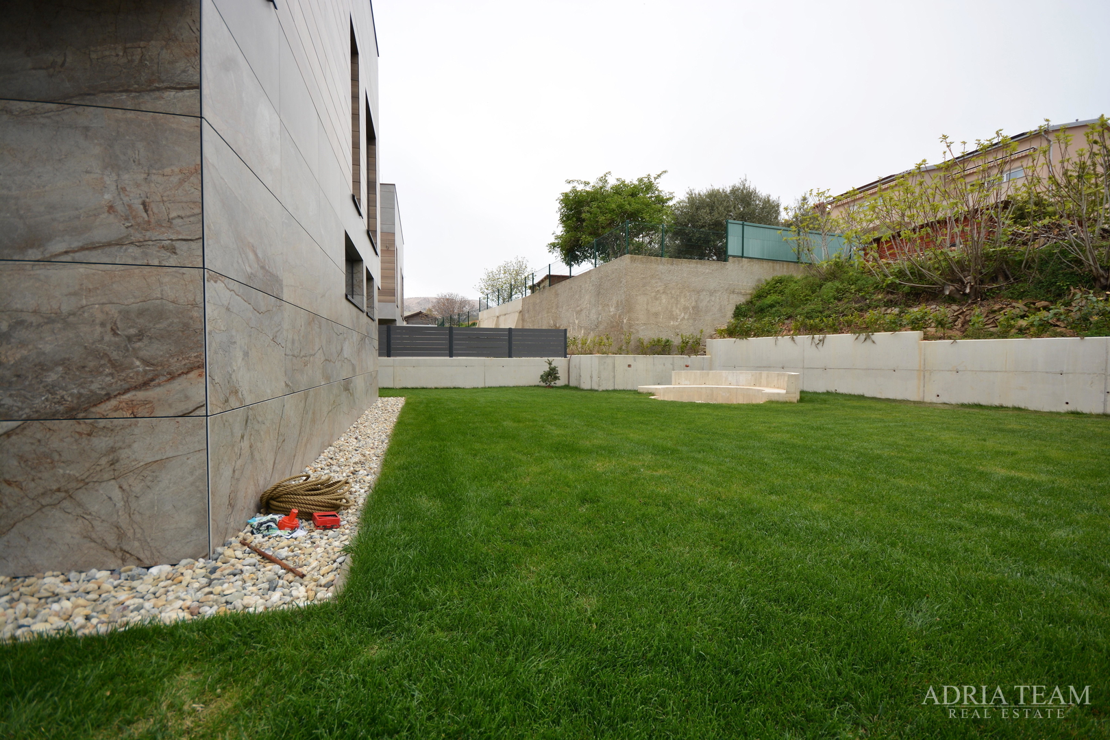 MODERNA VILA U INDUSTRIJSKOM STILU - BAŠKA, KRK