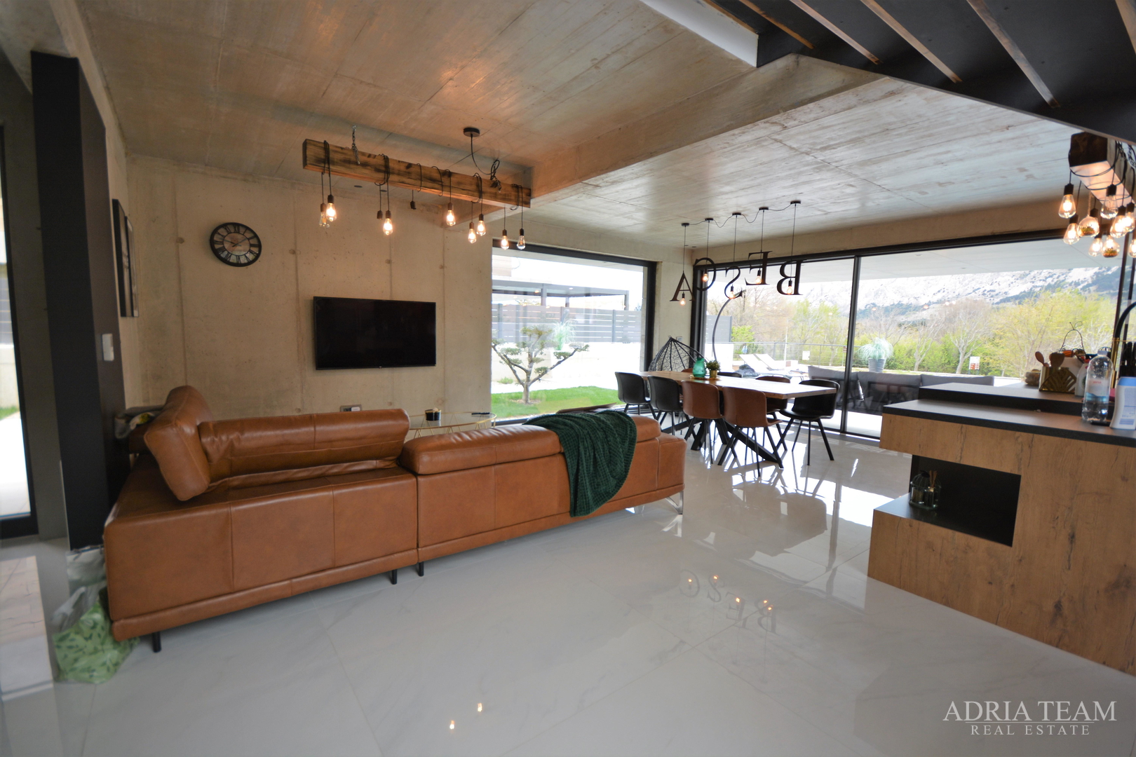 MODERNA VILA U INDUSTRIJSKOM STILU - BAŠKA, KRK