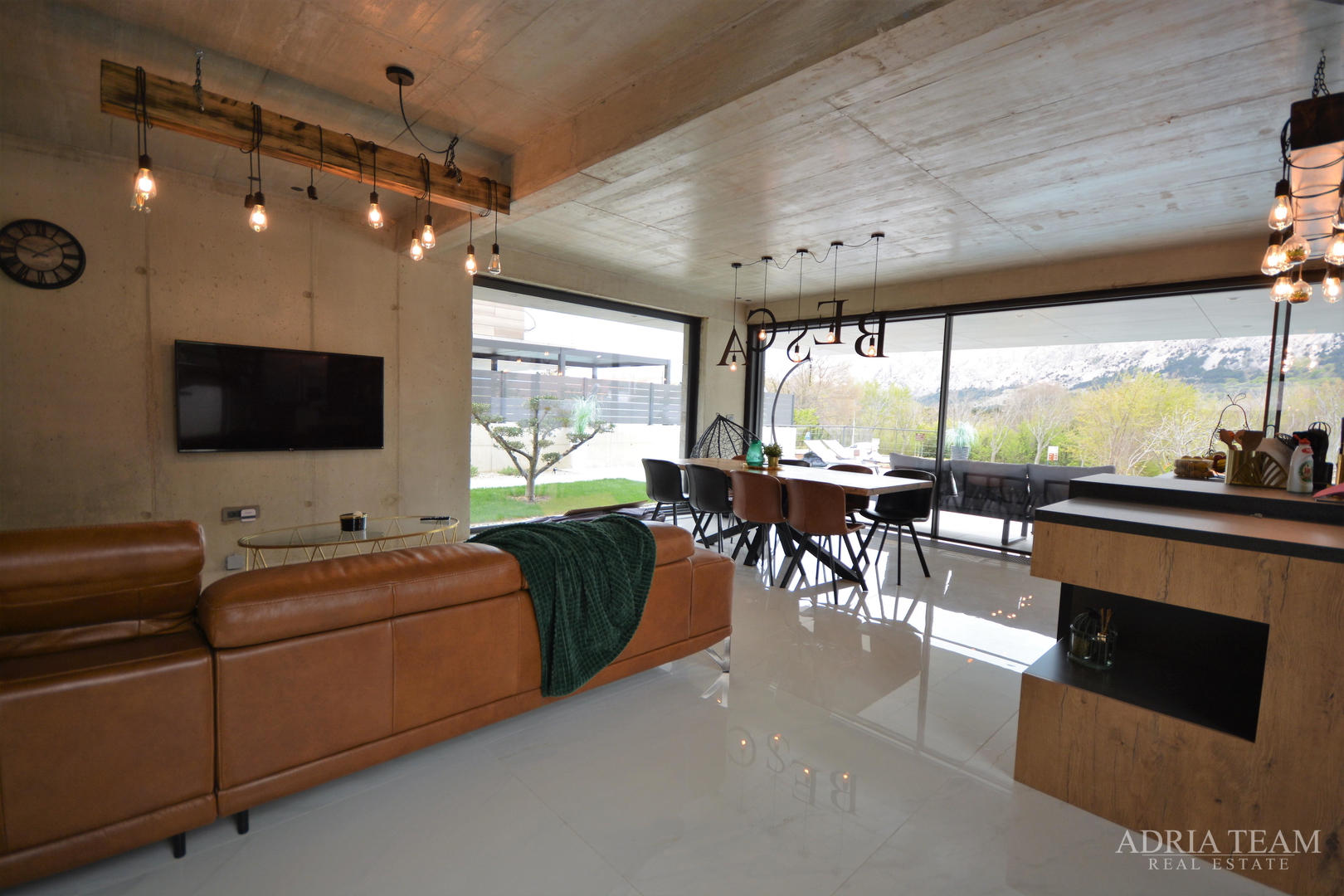 MODERNA VILA U INDUSTRIJSKOM STILU - BAŠKA, KRK