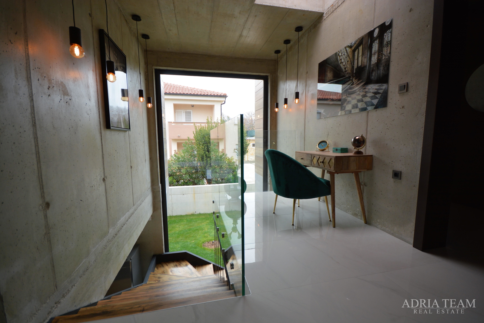 MODERNA VILA U INDUSTRIJSKOM STILU - BAŠKA, KRK