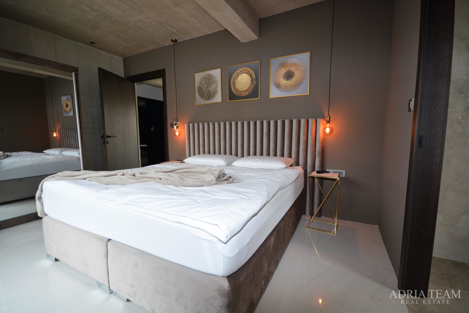 MODERNA VILA U INDUSTRIJSKOM STILU - BAŠKA, KRK