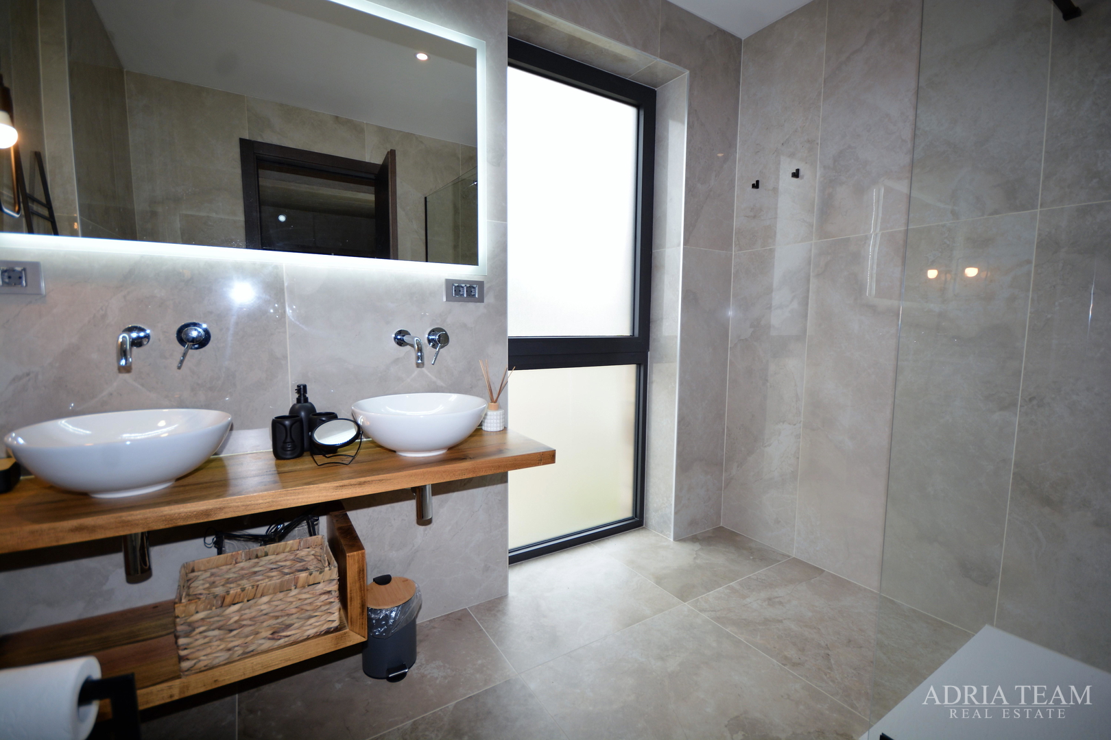 MODERNA VILA U INDUSTRIJSKOM STILU - BAŠKA, KRK