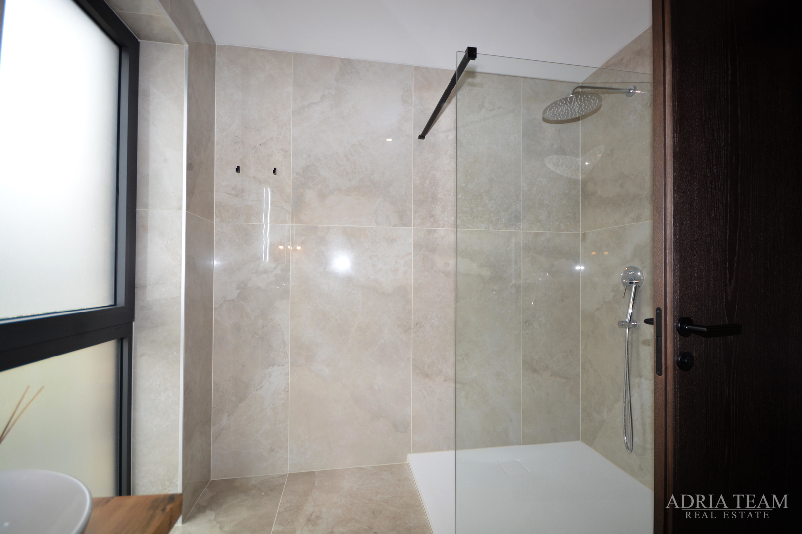 MODERNA VILA U INDUSTRIJSKOM STILU - BAŠKA, KRK