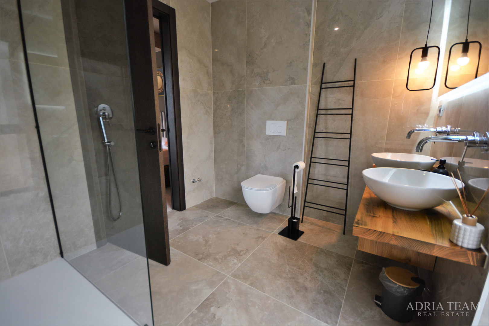 MODERNA VILA U INDUSTRIJSKOM STILU - BAŠKA, KRK