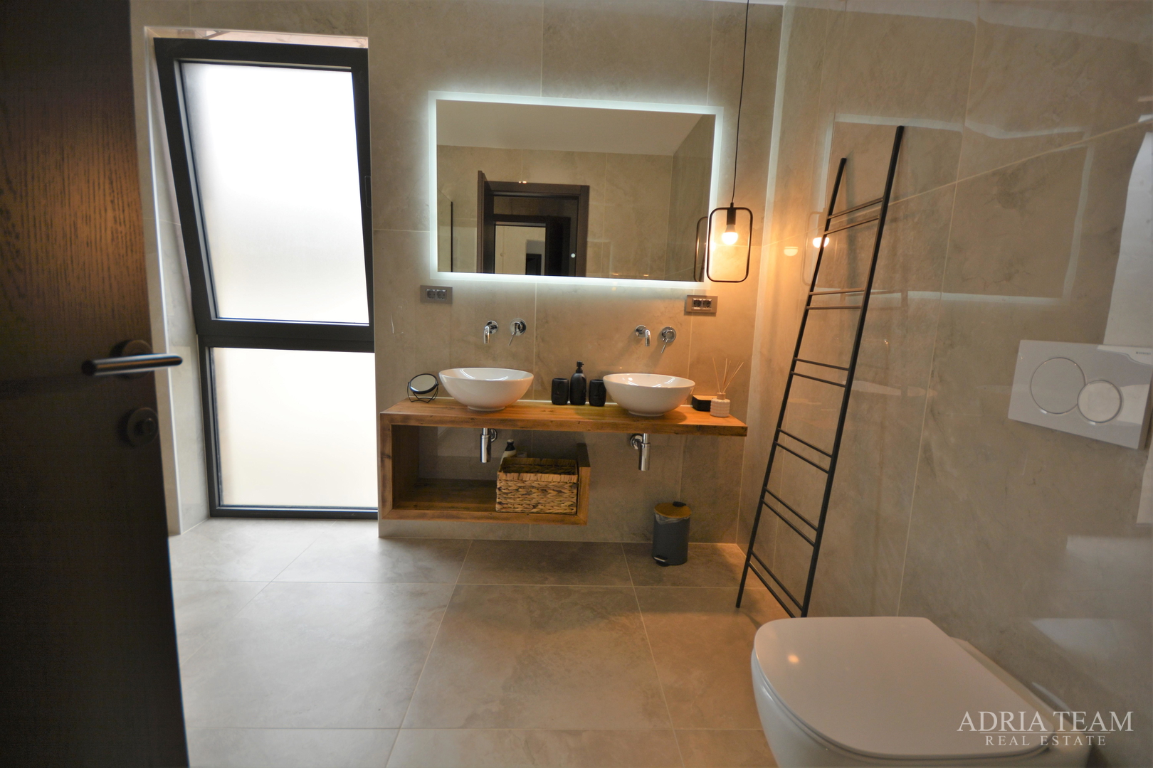 MODERNA VILA U INDUSTRIJSKOM STILU - BAŠKA, KRK