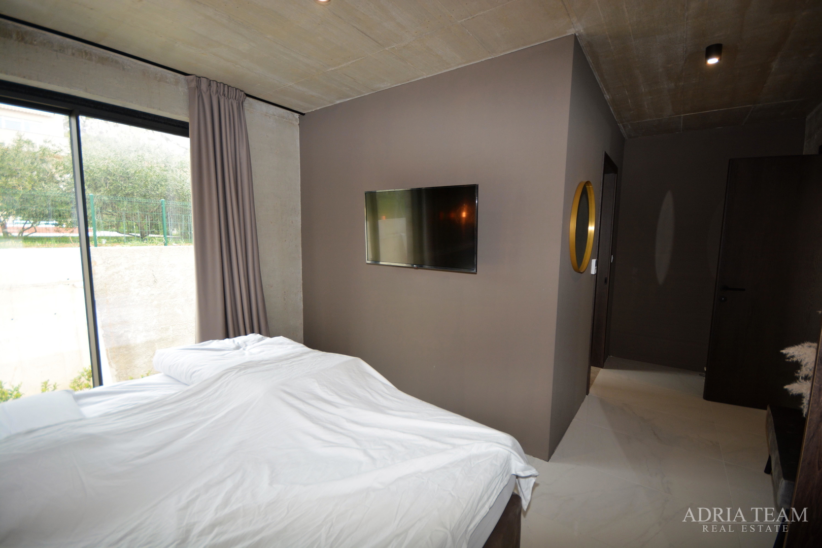 MODERNA VILA U INDUSTRIJSKOM STILU - BAŠKA, KRK