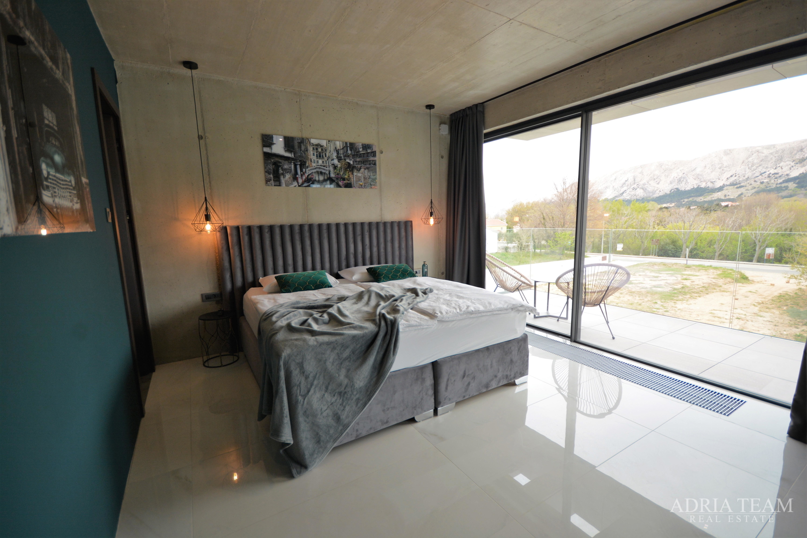 MODERNA VILA U INDUSTRIJSKOM STILU - BAŠKA, KRK