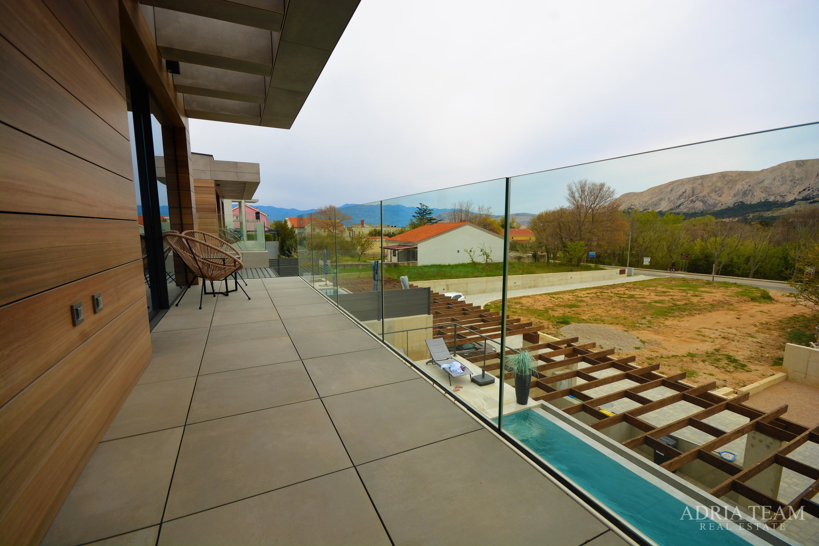 MODERNA VILA U INDUSTRIJSKOM STILU - BAŠKA, KRK