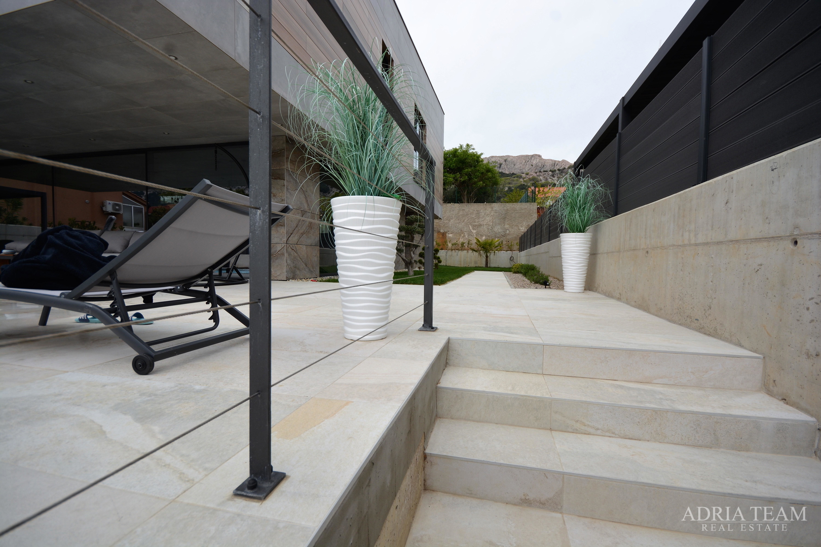 MODERNA VILA U INDUSTRIJSKOM STILU - BAŠKA, KRK