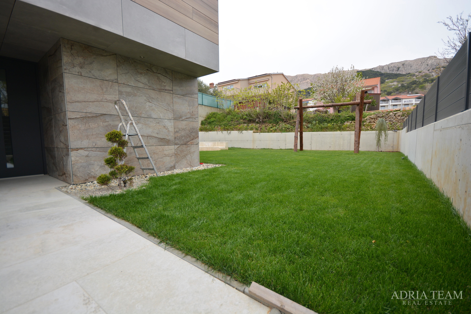 MODERNA VILA U INDUSTRIJSKOM STILU - BAŠKA, KRK