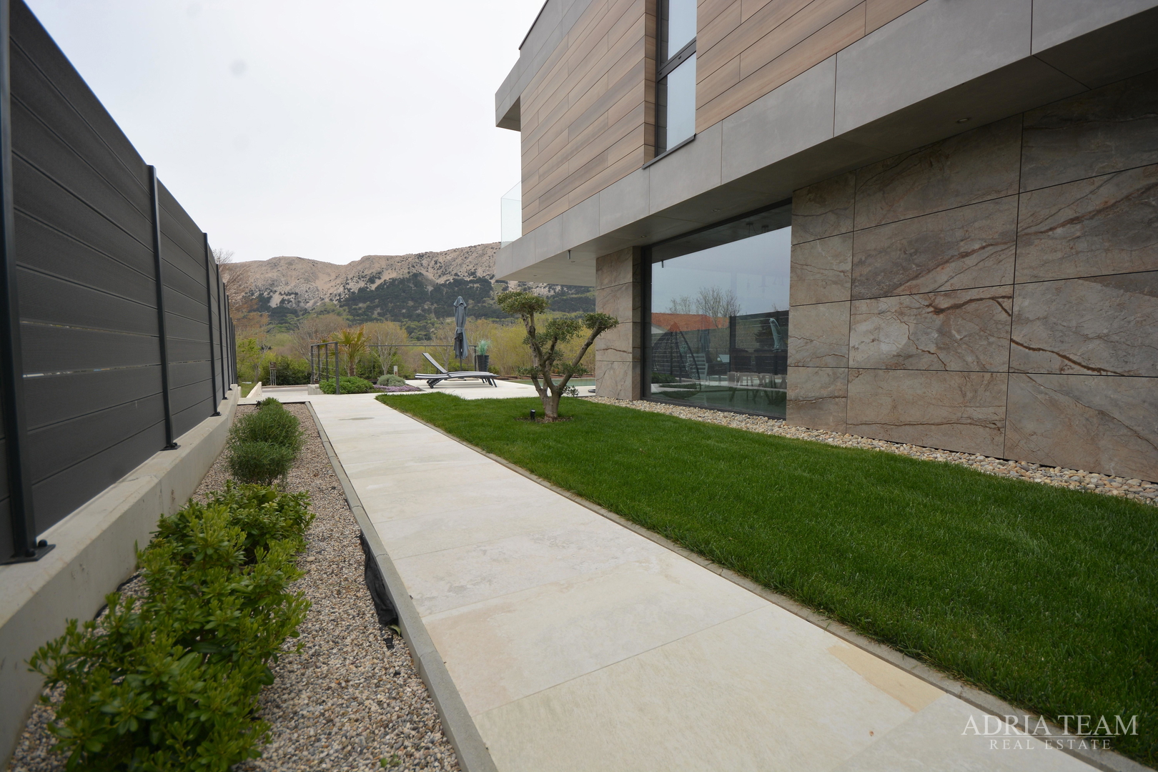 MODERNA VILA U INDUSTRIJSKOM STILU - BAŠKA, KRK