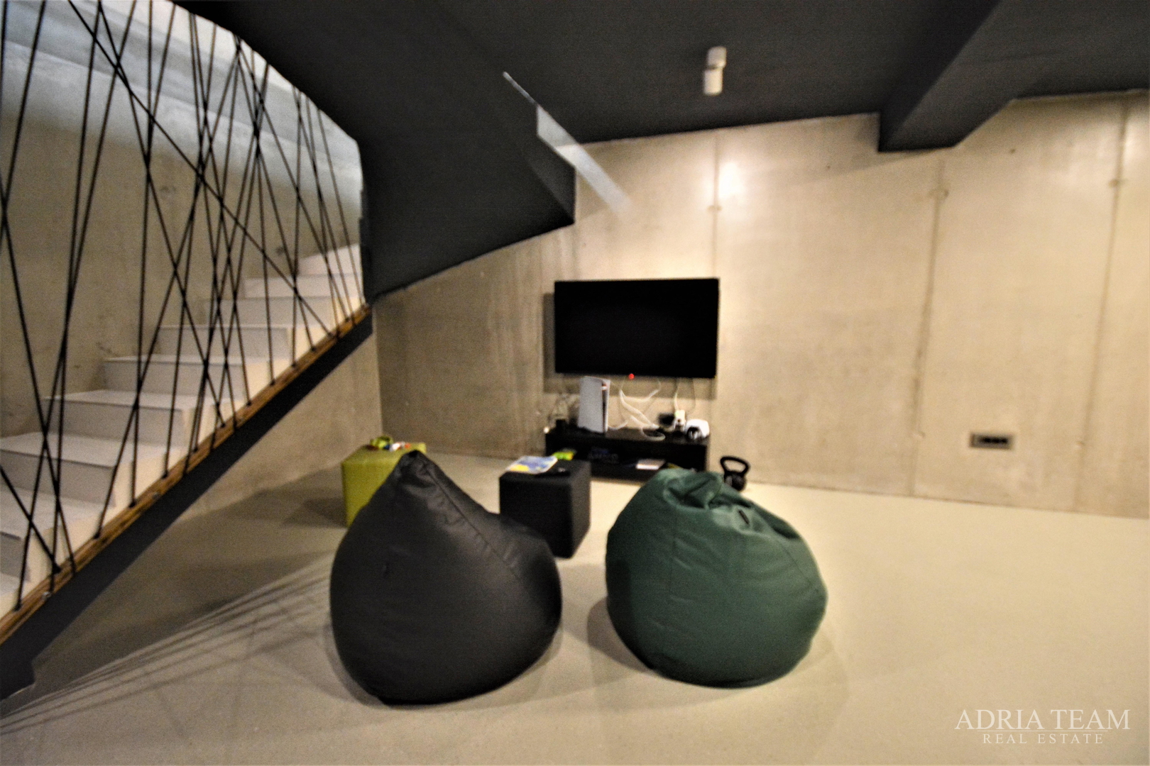 MODERNA VILA U INDUSTRIJSKOM STILU - BAŠKA, KRK