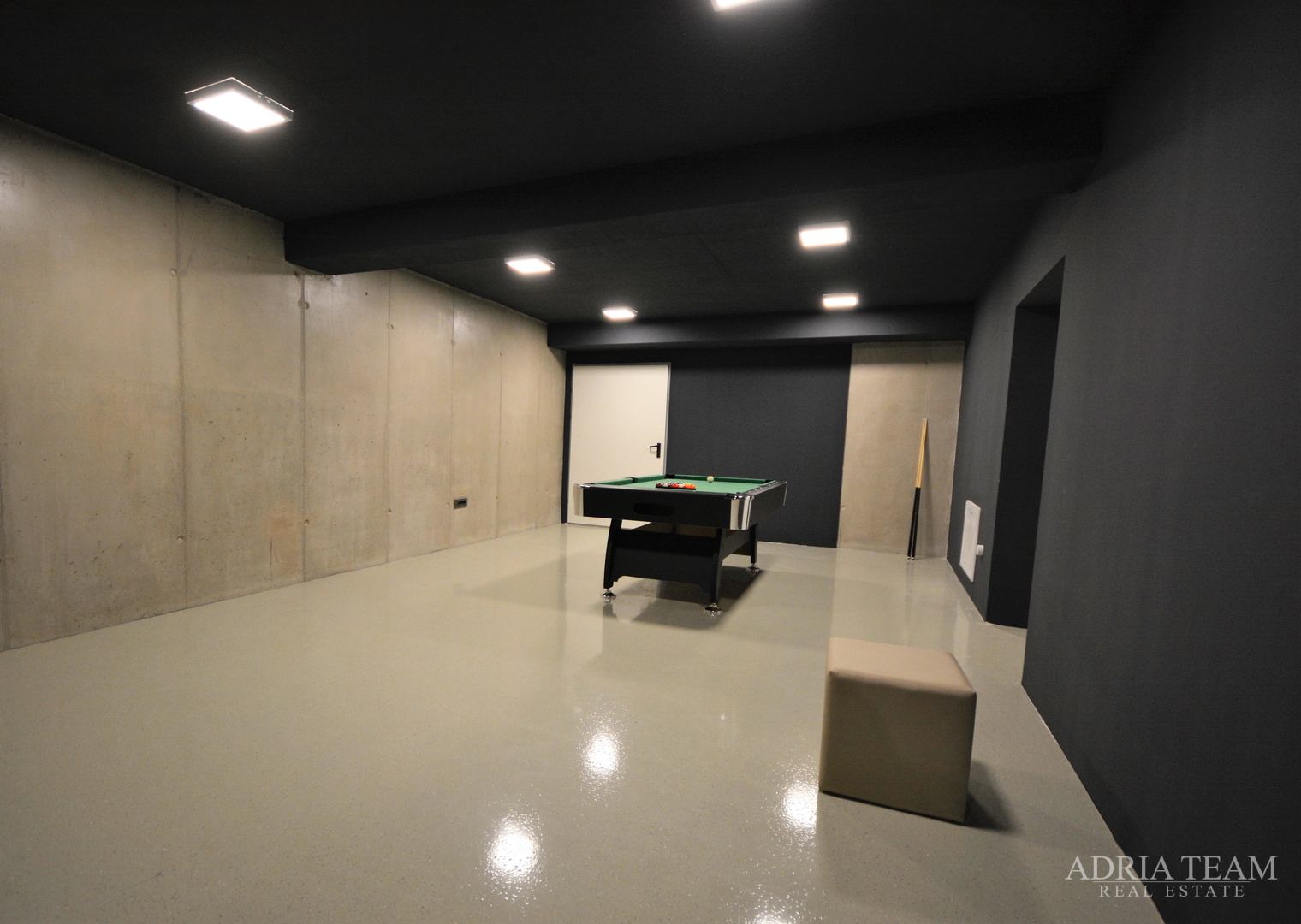 MODERNA VILA U INDUSTRIJSKOM STILU - BAŠKA, KRK