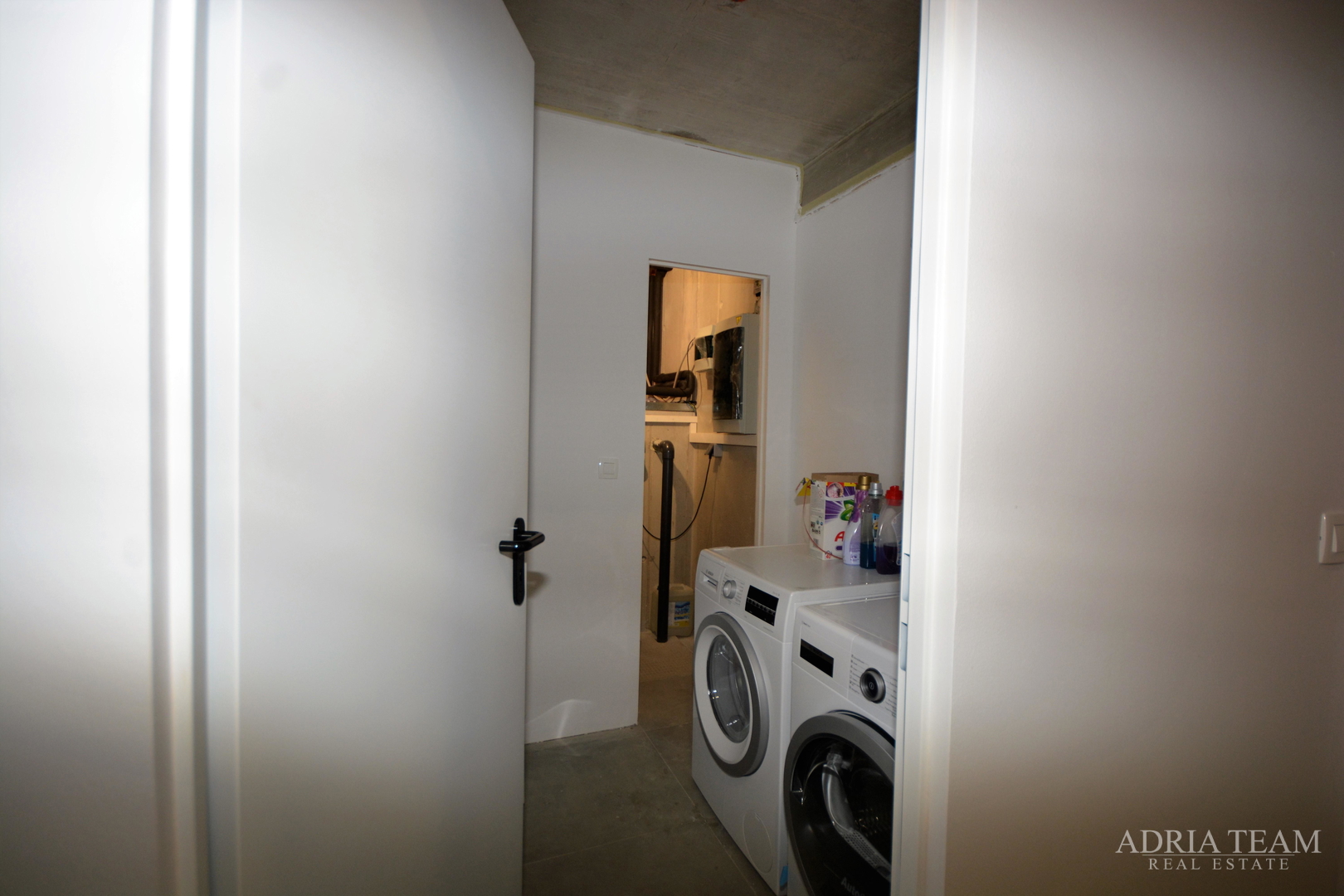 MODERNA VILA U INDUSTRIJSKOM STILU - BAŠKA, KRK