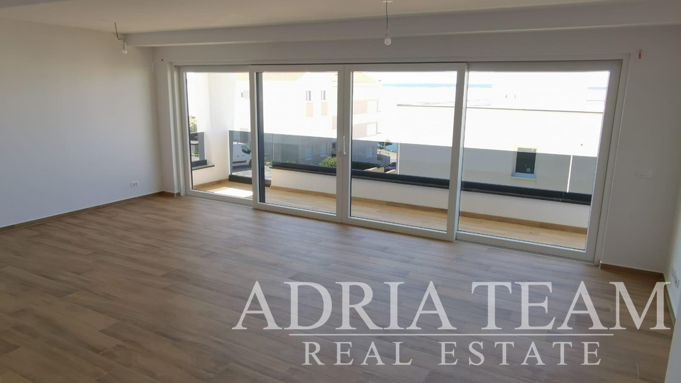 LUKSUZNI APARTMAN S POGLEDOM 50 m OD MORA - MANDRE, PAG