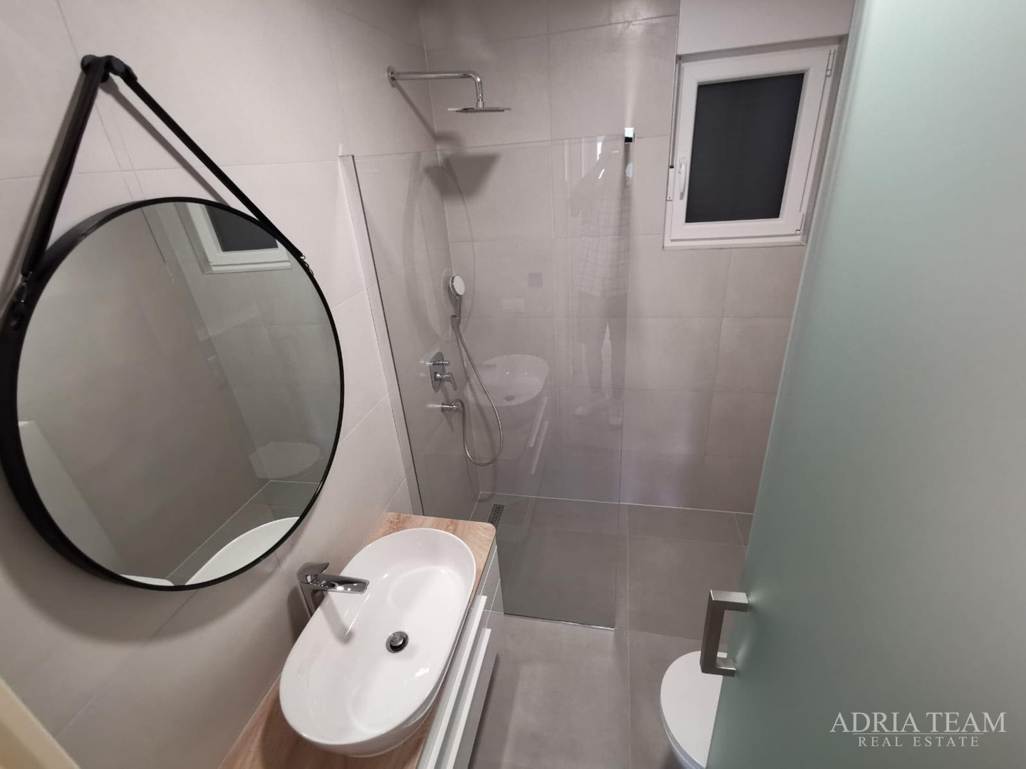 LUKSUZNI APARTMAN S POGLEDOM 50 m OD MORA - MANDRE, PAG
