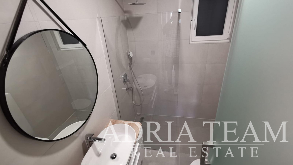 LUKSUZNI APARTMAN S POGLEDOM 50 m OD MORA - MANDRE, PAG
