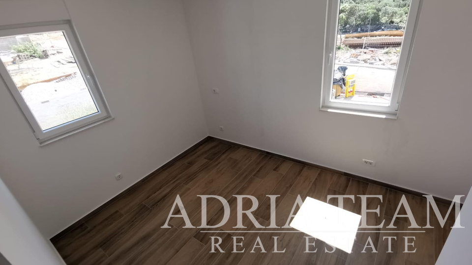 LUKSUZNI APARTMAN S POGLEDOM 50 m OD MORA - MANDRE, PAG