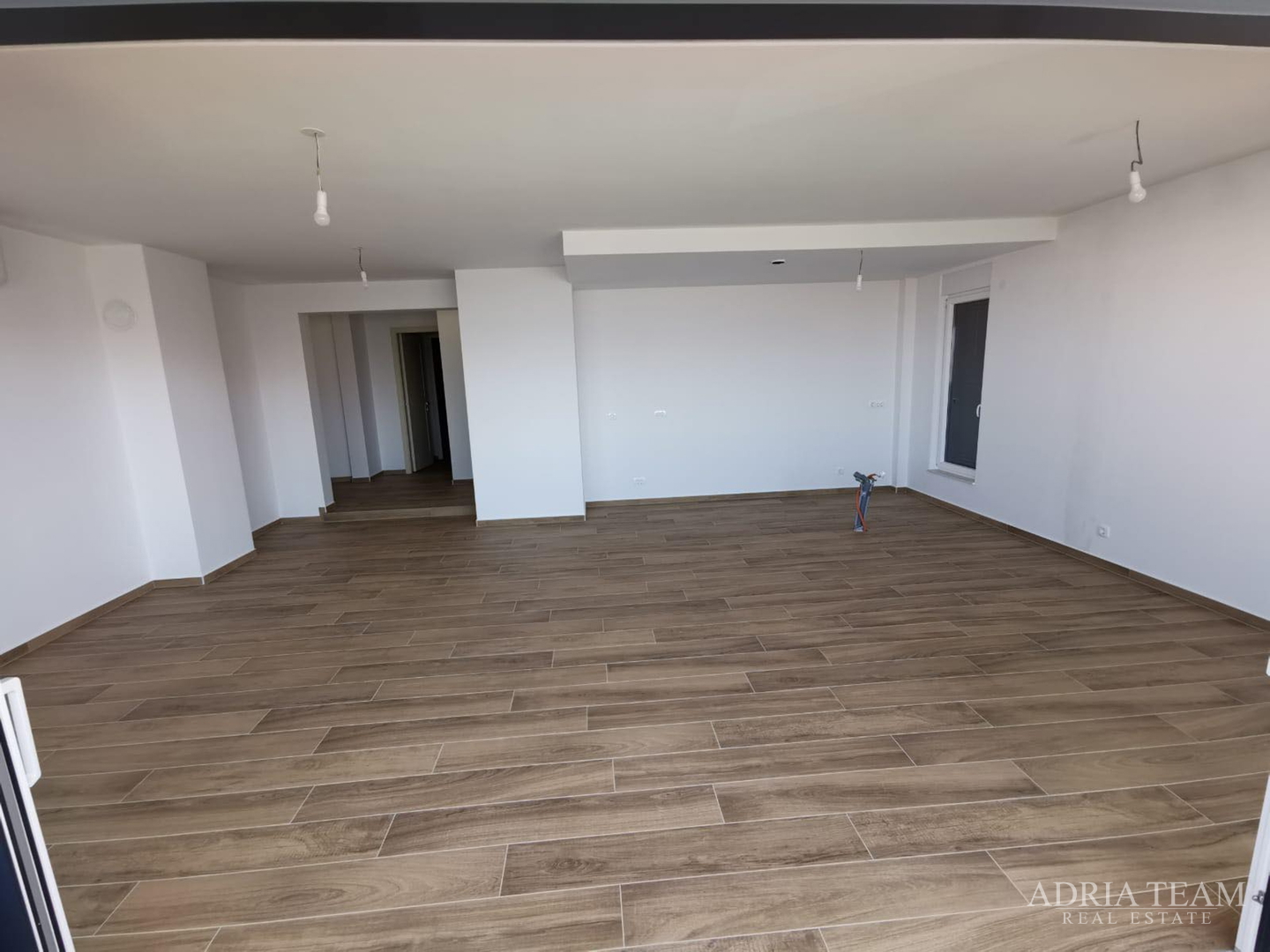 LUKSUZNI APARTMAN S POGLEDOM 50 m OD MORA - MANDRE, PAG