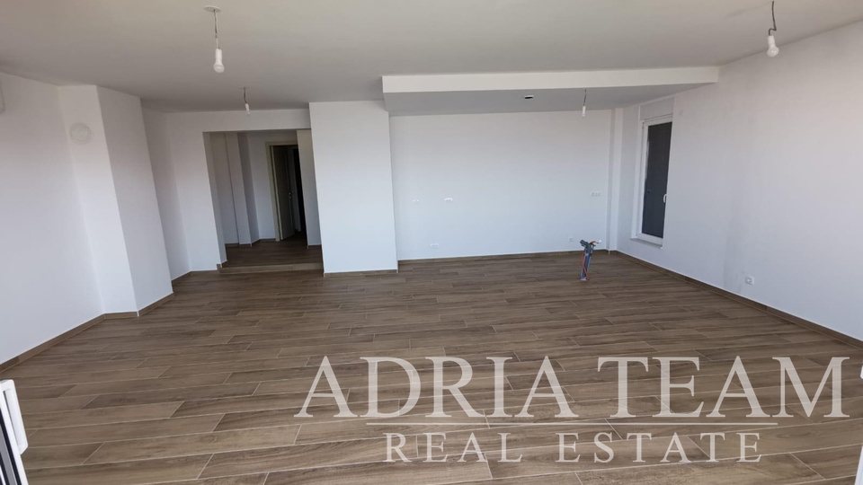 LUKSUZNI APARTMAN S POGLEDOM 50 m OD MORA - MANDRE, PAG