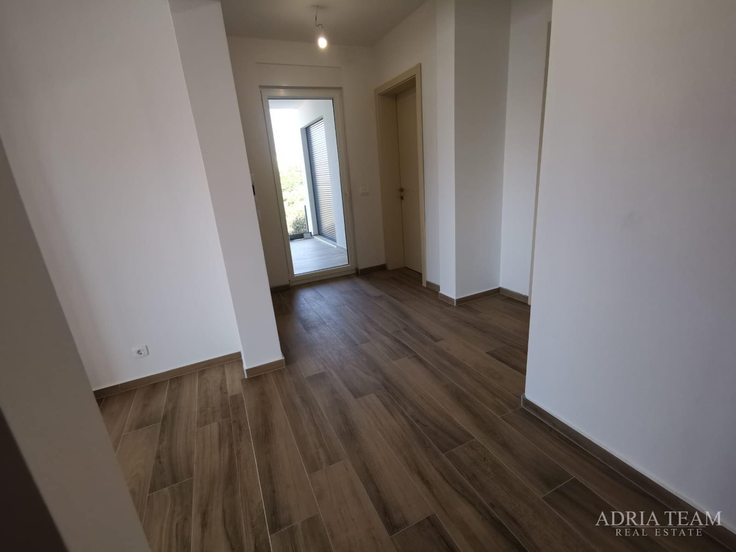 LUKSUZNI APARTMAN S POGLEDOM 50 m OD MORA - MANDRE, PAG