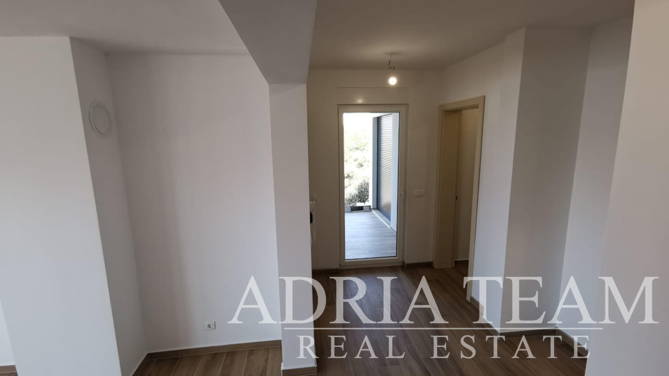 LUKSUZNI APARTMAN S POGLEDOM 50 m OD MORA - MANDRE, PAG