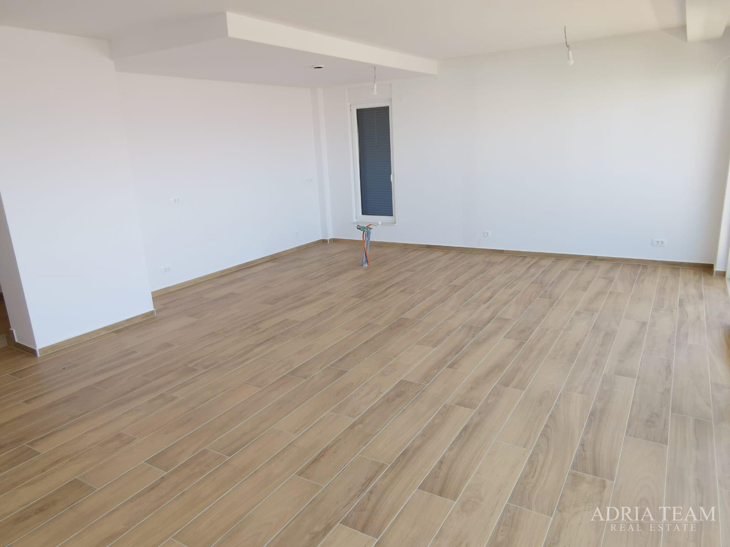 LUKSUZNI APARTMAN S POGLEDOM 50 m OD MORA - MANDRE, PAG
