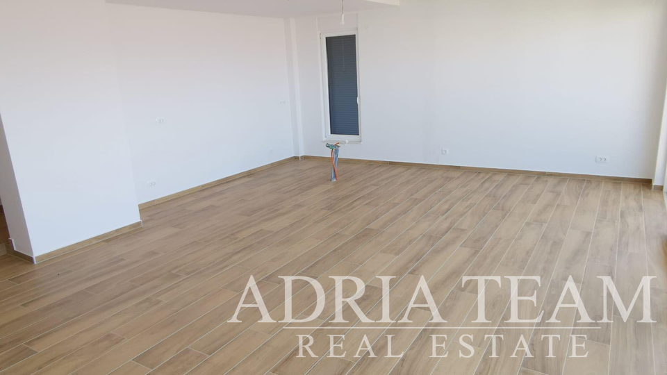 LUKSUZNI APARTMAN S POGLEDOM 50 m OD MORA - MANDRE, PAG