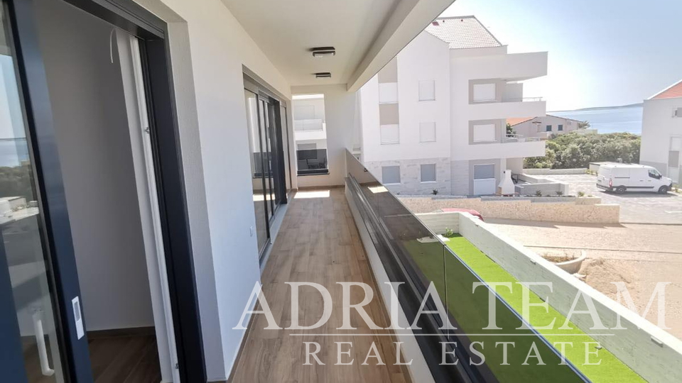 LUKSUZNI APARTMAN S POGLEDOM 50 m OD MORA - MANDRE, PAG
