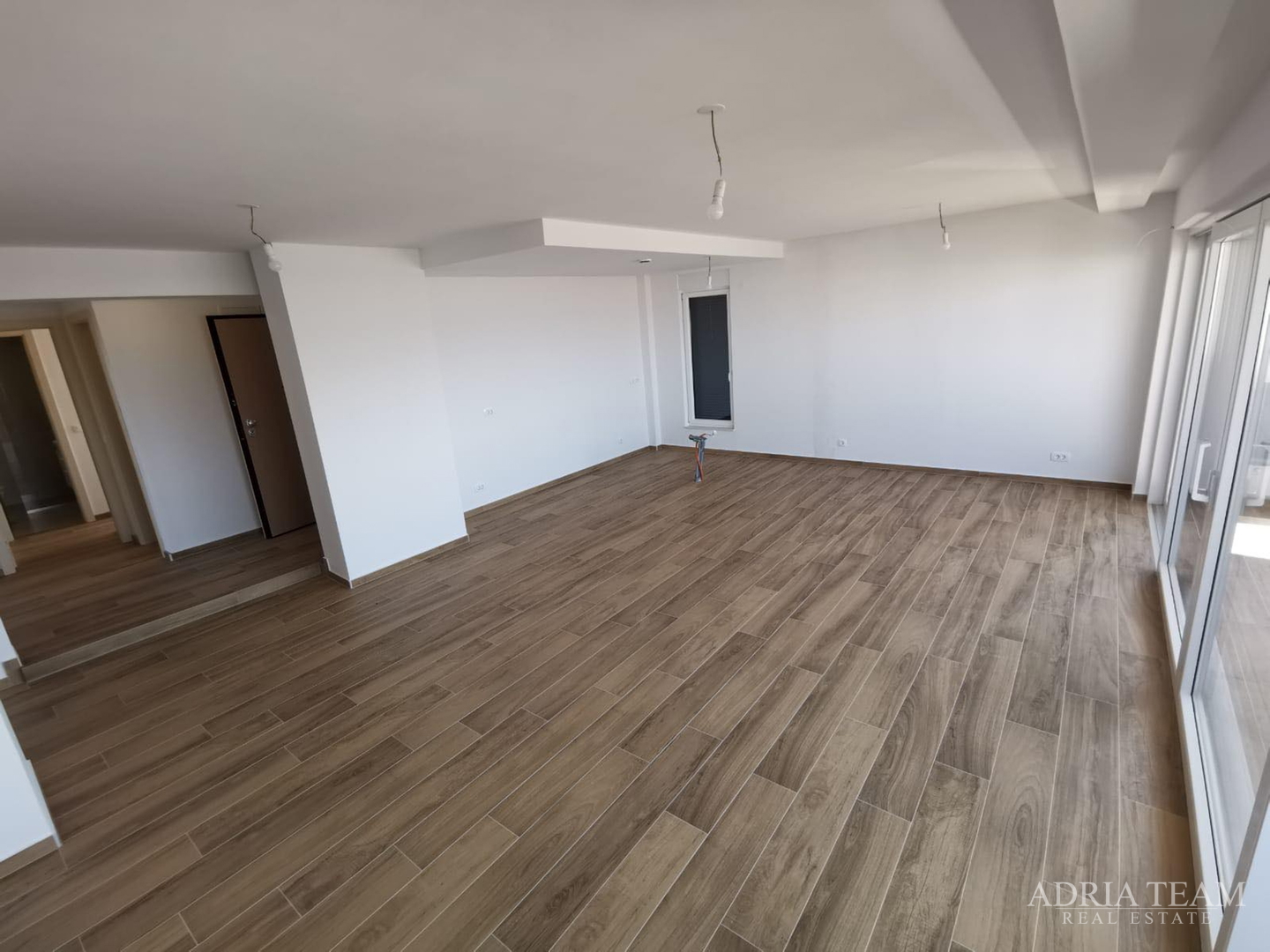 LUKSUZNI APARTMAN S POGLEDOM 50 m OD MORA - MANDRE, PAG
