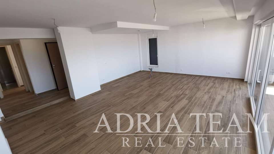 LUKSUZNI APARTMAN S POGLEDOM 50 m OD MORA - MANDRE, PAG