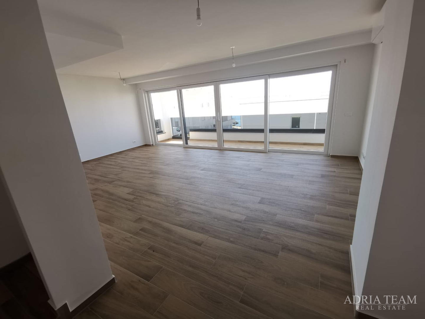 LUKSUZNI APARTMAN S POGLEDOM 50 m OD MORA - MANDRE, PAG