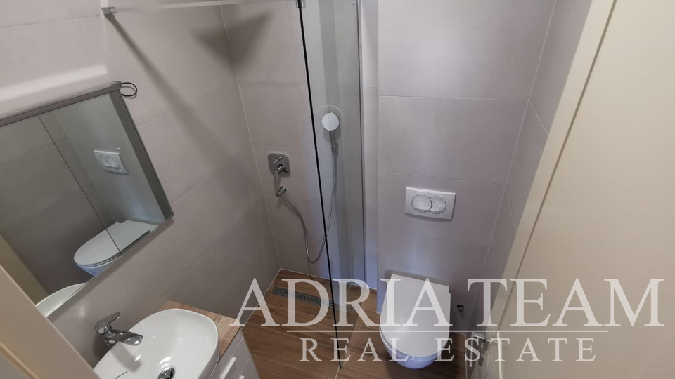 LUKSUZNI APARTMAN S POGLEDOM 50 m OD MORA - MANDRE, PAG