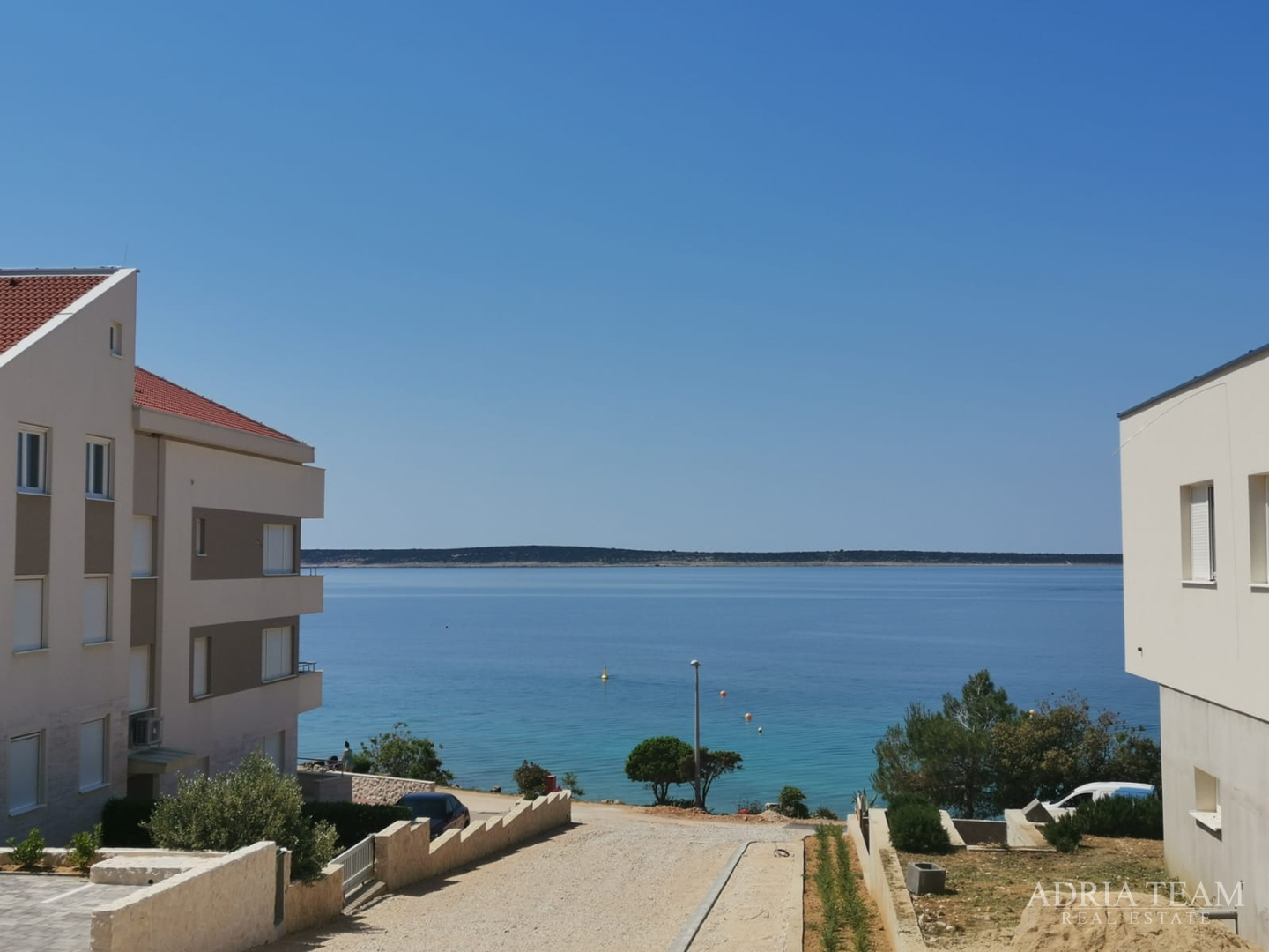 LUKSUZNI APARTMAN S POGLEDOM 50 m OD MORA - MANDRE, PAG