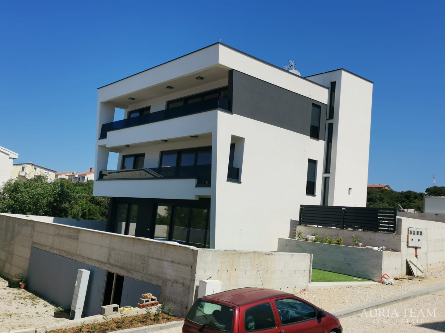 LUKSUZNI APARTMAN S POGLEDOM 50 m OD MORA - MANDRE, PAG