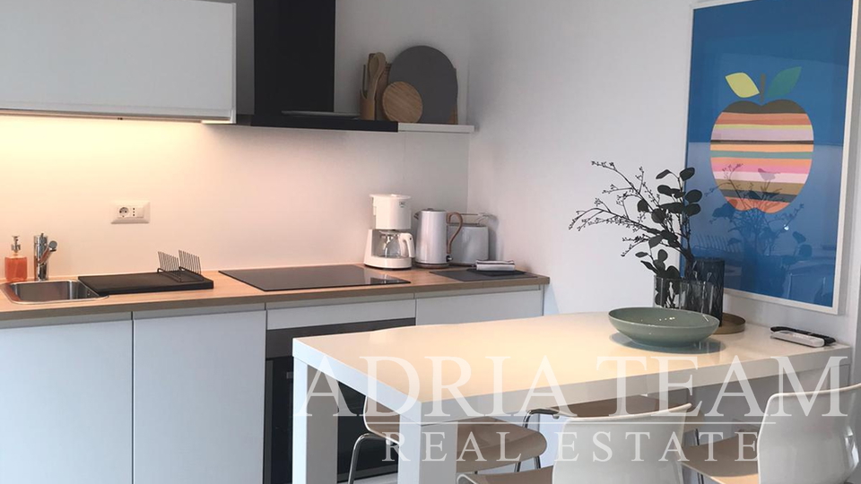 SEMI-DETACHED HOUSE WITH 2 APARTMENTS, CLOSE TO THE CENTER - MALINSKA, KRK