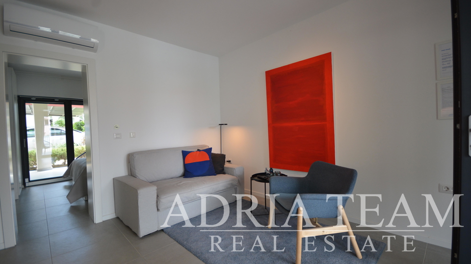 SEMI-DETACHED HOUSE WITH 2 APARTMENTS, CLOSE TO THE CENTER - MALINSKA, KRK