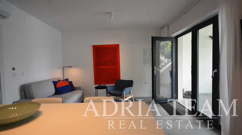 SEMI-DETACHED HOUSE WITH 2 APARTMENTS, CLOSE TO THE CENTER - MALINSKA, KRK