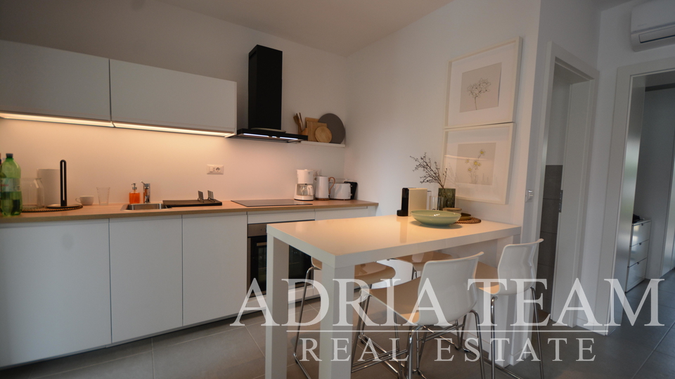 SEMI-DETACHED HOUSE WITH 2 APARTMENTS, CLOSE TO THE CENTER - MALINSKA, KRK