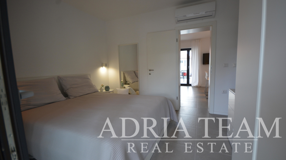 SEMI-DETACHED HOUSE WITH 2 APARTMENTS, CLOSE TO THE CENTER - MALINSKA, KRK