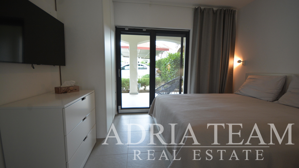 SEMI-DETACHED HOUSE WITH 2 APARTMENTS, CLOSE TO THE CENTER - MALINSKA, KRK